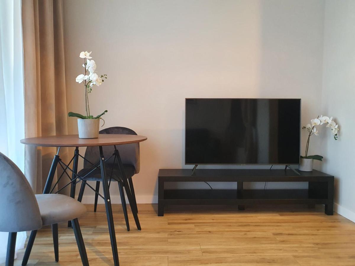 Apartment Ceglana Park -parking W Hali Garazowej- Piekne Nowe Osiedle