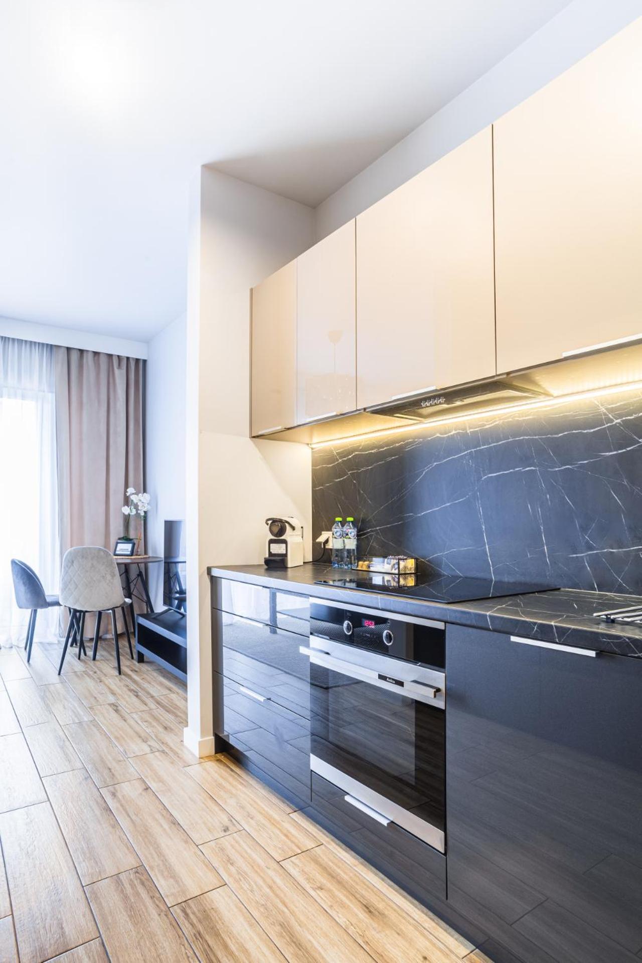 Ceglana Park -parking W Hali Garazowej- Piekne Nowe Osiedle Apartment Katowice